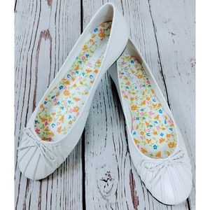 Michelle D White Flats